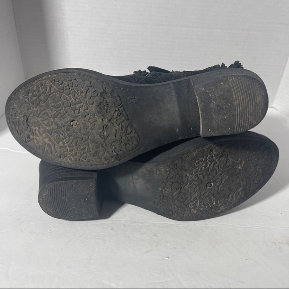 Rue 21 black Fringe Belt Detail Ankle Boots Size 10 - Picture 5 of 8
